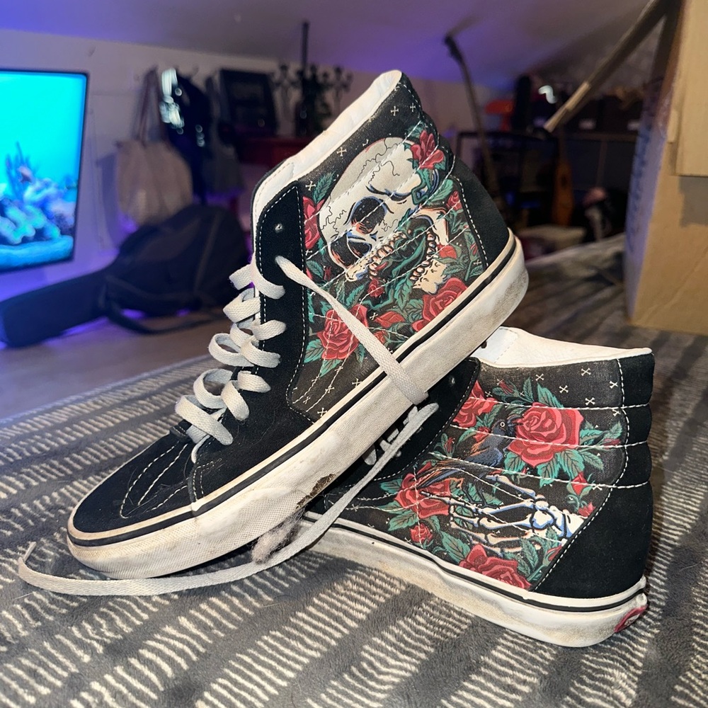 Vans Rose Skulls Sk8-Hi Shoes